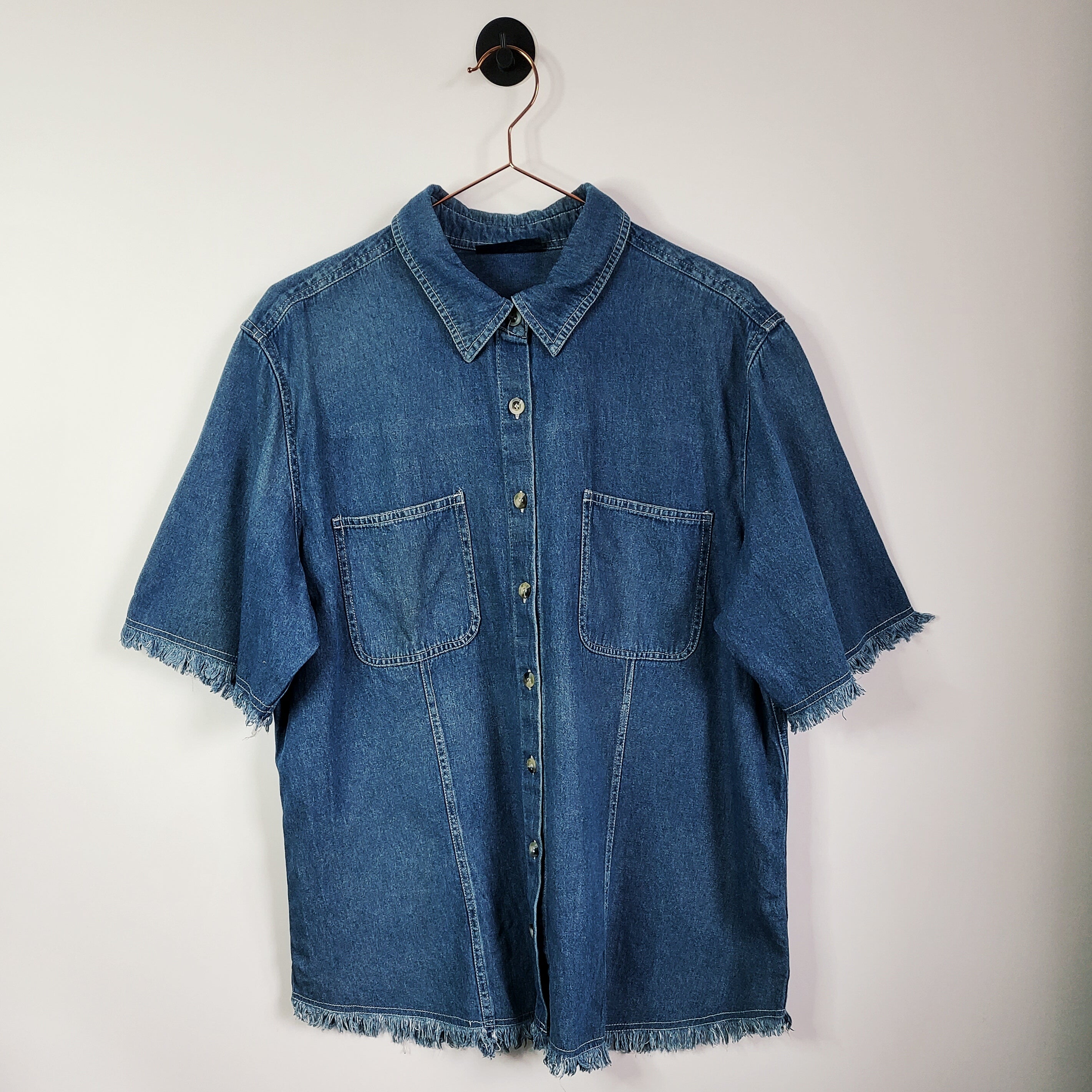 Short sleeve denim shirt on sale outfit