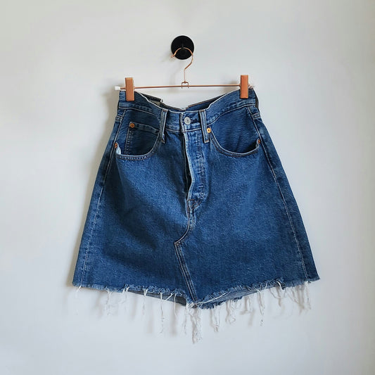 Preloved 2019 Levi's Short Denim Skirt | Size 12